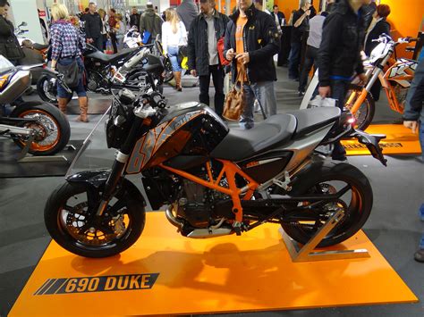 Additionally, the 2012 ktm 690 duke also comes with a larger fuel tank (3.7 gallons), as well as improved fuel economy. KTM 690 Duke - Wikipedia
