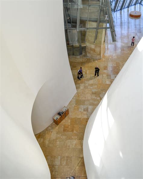Muzeul Guggenheim Din Bilbao Al Lui Frank Gehry Designed To Travel