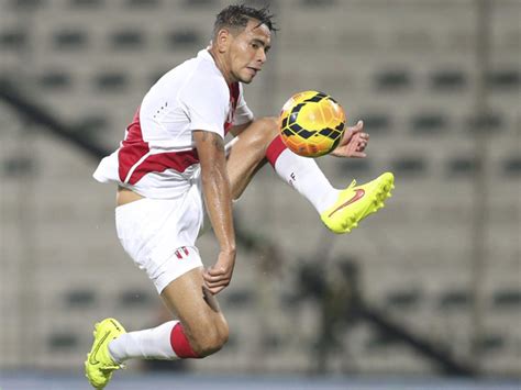 Selección Peruana Alexander Callens Reemplazaría A Carlos Ascues En Eliminatorias