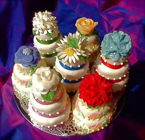 Small Cakes Mini Wedding Cakes Mini Cakes Pretty Cakes