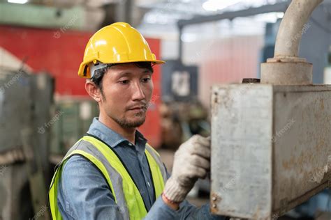 Premium Photo Asian Engineer Men Wearing Uniform Safety Metalworker