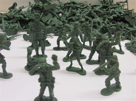 Dazzling Toys Miniature Toy Soldier Figurines 144 Count Novelty Mini