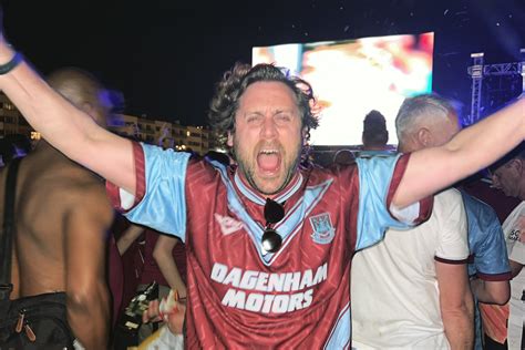 West Ham Fan Parties With Players Outside Hotel To Celebrate Clubs Victory