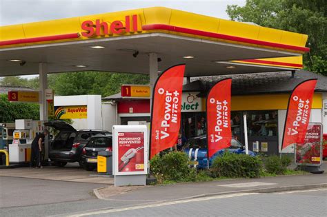 When they find out there isn't as much money as they expected, they lock up the employees and take over to make more money. Shell Gas Stations Offer Free Sandwiches & Drinks To ...
