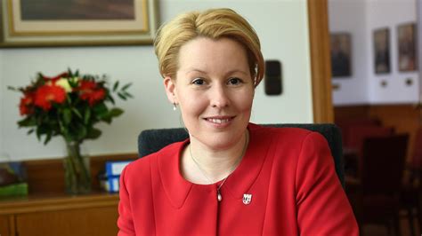Is coming to roseglen nd. Franziska Giffey: Wer ist die ostdeutsche SPD-Ministerin?