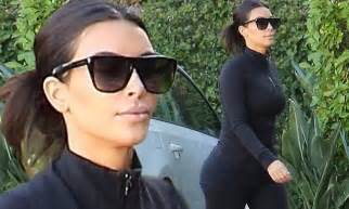 Kim Kardashian Dons Turtleneck Top And Capri Leggings To Exercise At Hollywood Gym Daily Mail