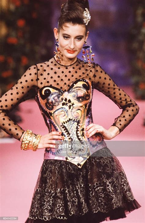 A Model Walks The Runway At The Christian Lacroix Haute Couture Nachrichtenfoto Getty Images