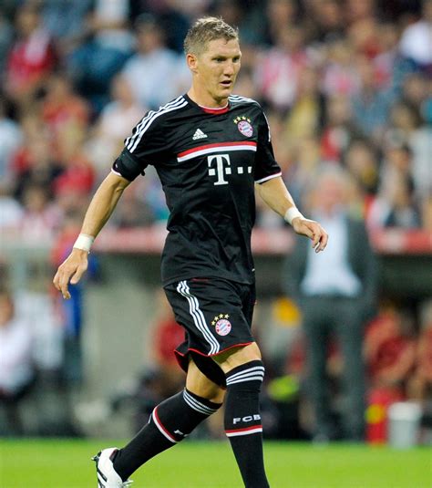 Bastian schweinsteiger marked his testimonial match between bayern munich and chicago fire schweinsteiger was honoured on monday when he was officially inducted into bayern's hall of fame. Bayern Munich : Bastian Schweinsteiger, "Nous sommes l'un des cinq ou six favoris