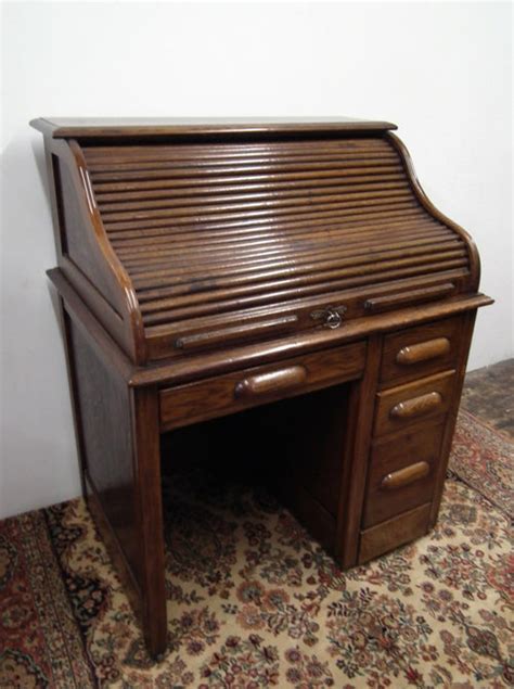 Smaller drawers on the desk. Small Oak Roll Top Desk - Antiques Atlas