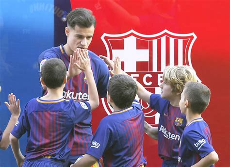بالصور برشلونة يقدم كوتينيو لوسائل الإعلام واللاعب يؤكد أن حلمه تحقق