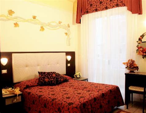 It boasts a convenient location within 2 km from the city center. HOTEL ROSA MARIA ELITE (Bellaria-Igea Marina, Provincia di ...