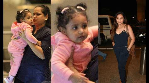Rani Mukerji Spotted With Daughter Adira Chopra At Airport Youtube