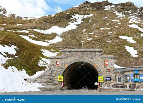 Hochtor O Túnel Da Passagem De Montanha Na Estrada Alpina Alta De