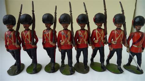Pre War Vintage Britains Lead Coldstream Guards X 8 Oval Bases Toy