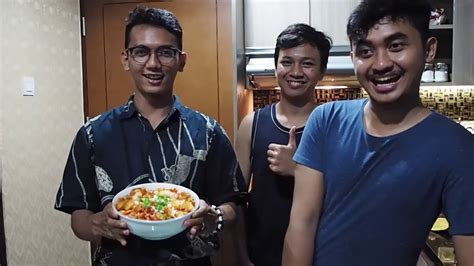 Anda dapat mengolahnya sendiri dan menyajikan aneka jenis masakan korea yang akan mengundang decak kagum keluarga. Resep Masakan Korea yang Paling Gampang Dibuat di Rumah - YouTube