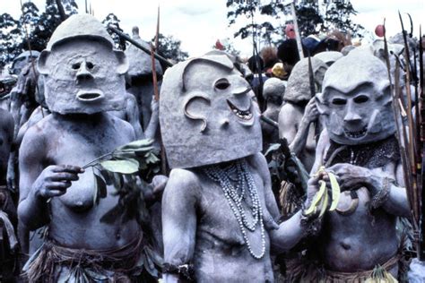Living Travel Papua New Guinea Highland Dress Mudmen Of Asaro