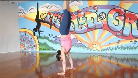 How To Nail A Handstand In 10 Easy Steps Flying Yogis