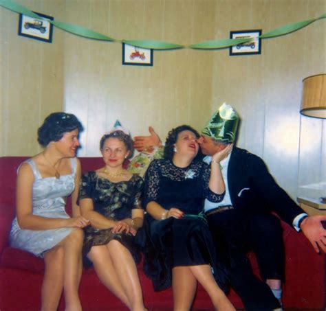 49 Color Vintage Snapshots Show The New Year Parties From Between The 1950s And 60s Newyear