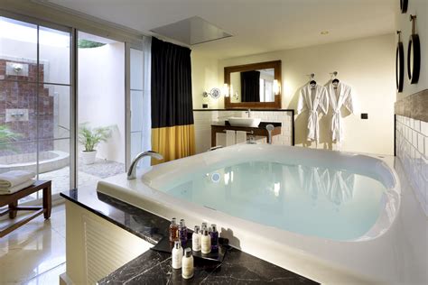 2020 noble beach prize the bath luxe de luxe grand palladium lady hamilton resort air bathtub