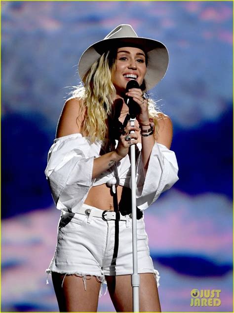 Miley Cyrus Billboard Music Awards 2017 Performance Video Watch Now Miley Cyrus Miley