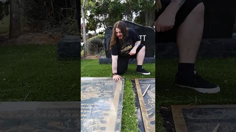 Dimebag Darrell And Vinnie Pauls Grave Youtube