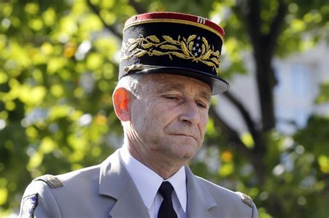 (military, government, politics) chief of staff. 法國政府要軍隊撙節 參謀總長槓上馬克宏-風傳媒