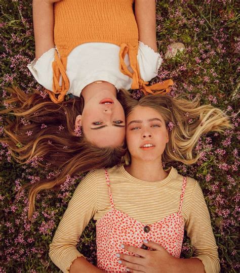top 50 lesbian photoshoot ideas to try friend photoshoot bff photoshoot friends photography