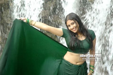 Indian Garam Masala Sexy And Hot Tamil Actress Monica Hot Navel Stills