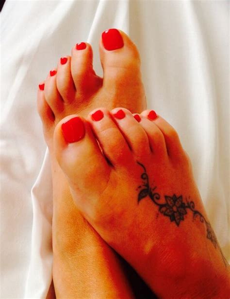 Michelle Heatons Feet