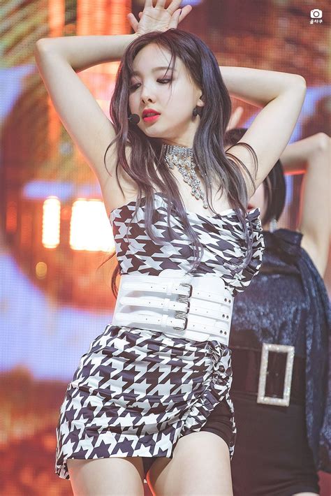 190923 Twice ‘feel Special Showcase Nayeon Twice Stage Outfits Kpop Outfits Kpop Girl
