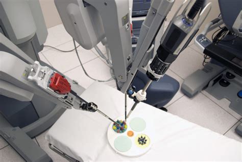 Surgeons Use Da Vinci Surgical Robot For Hernia Repair