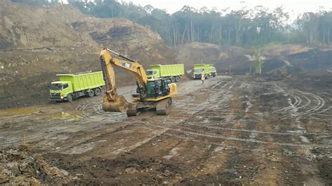 Mining Acitivity Aktivitas Tambang Pertambangan Batubara All Unit Here Prepare For Loading