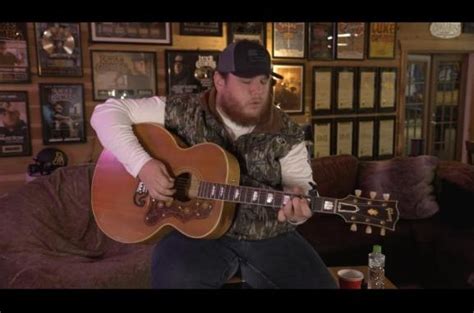 Watch Luke Combs Sings Tracy Chapmans Fast Car New Song