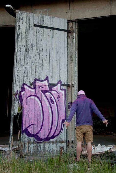 Pin By Dacrow Sebastian On Throw Up Graffiti Writing Graff Art