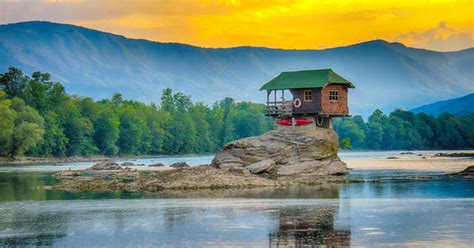 It is bordered by hungary on the north, romania and bulgaria on the east. Serbia: The Only European Country To Approve Visa-Free ...