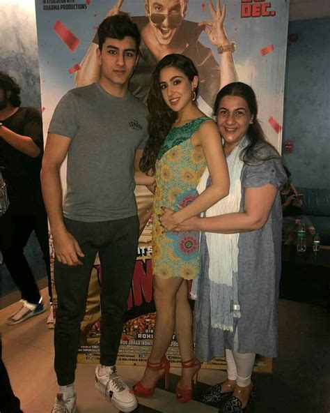 Mother And Former Actress Amrita Singh With Her Son And Daughter Sara Ali Khan Indian