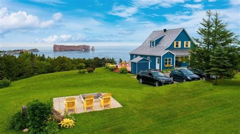 Une maison colorée avec vue sur le rocher Percé à vendre pour 600 000 ...