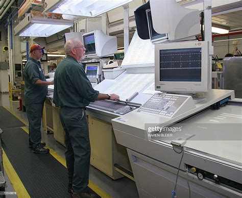 US Bureau of Engraving and Printing employee Hollis Ware and Frank ...