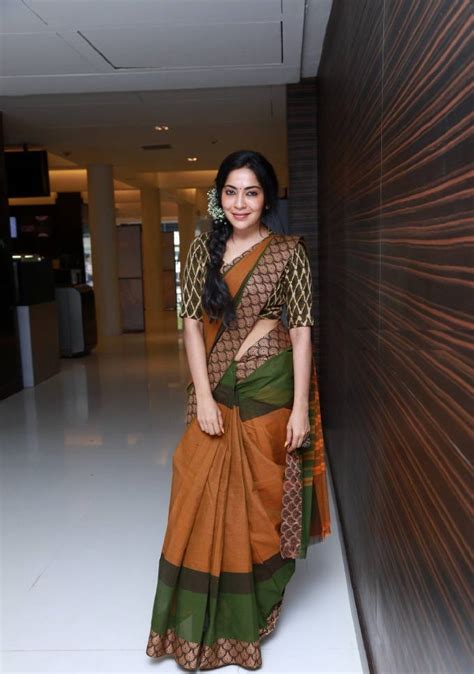 south indian beautiful tv actress ramya subramanian in traditional green saree glamorous