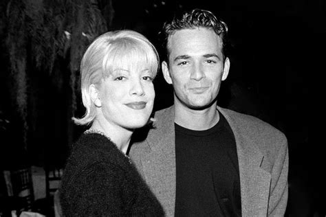Tori Spelling pays tribute to Luke Perry on what would've been his 57th