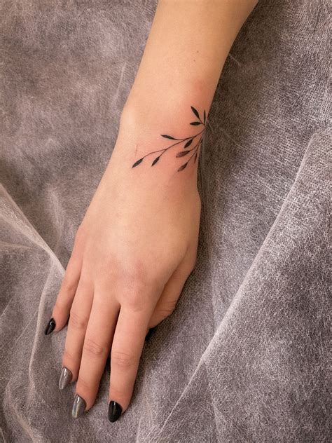 Simple Feminine Tattoo Tatuagens Elegantes Tatuagens Fabulosas Inspiração Para Tatuagem