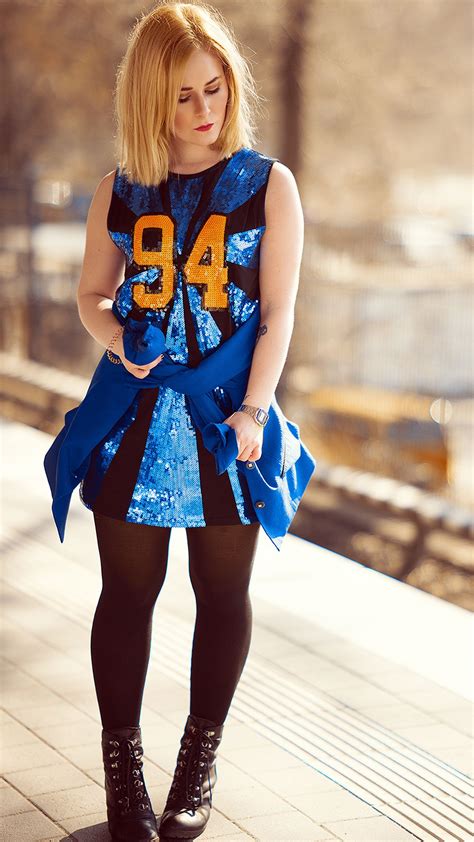 Blaues Pailletten Kleid Kreative Fotografie Tipps Und Foto Hacks Outfit Modestil Mode