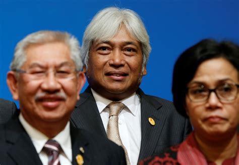 Marilah kita tutup lampu malam esok sempena 'earth hour'. Malaysian central bank governor faces exit as shakeup ...