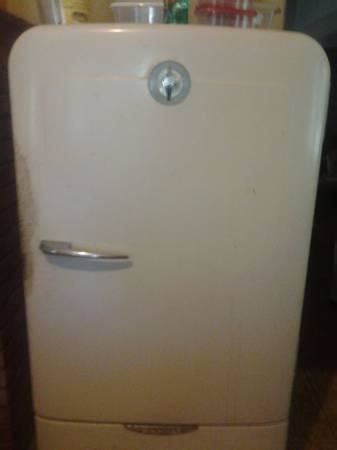Any gas refrigerator with an improperly adjusted or partially plugged burner can produce substantial amounts of carbon monoxide. 1948 servel gas fridge - for Sale in Orange, California ...