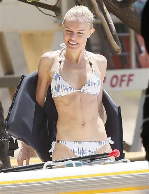 女星凱特波茨沃斯夏威夷海灘熱情拍照她的笑容看起來好奇怪 每日頭條