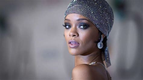 Sexy Rihanna Im Durchsichtigen Kleid Zur Preisverleihung Video Welt