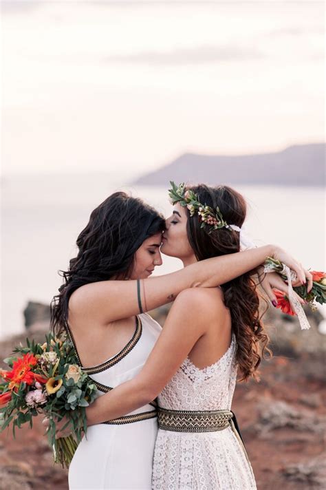 Colorful Bohemian Wedding Inspiration Off The Coast Of Santorini Love Inc Mag In 2020