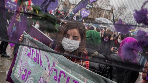 Nueva protesta feminista en Turquía por la retirada del Convenio de