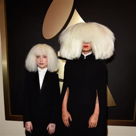 Sia Y Maddie Ziegler En Los Grammy 2015 Famosos En La Alfombra Roja