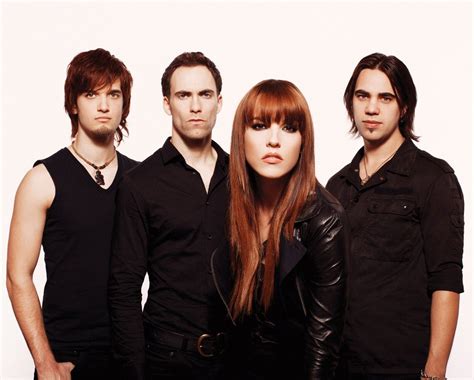 Set For Sold Out Flint Show Halestorm Pay Homage To Its Fans On The